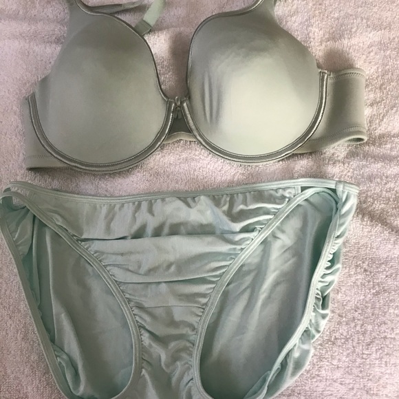 SOLD!    Vanity Fair Bra and Panties. NWOT! - Picture 2 of 4